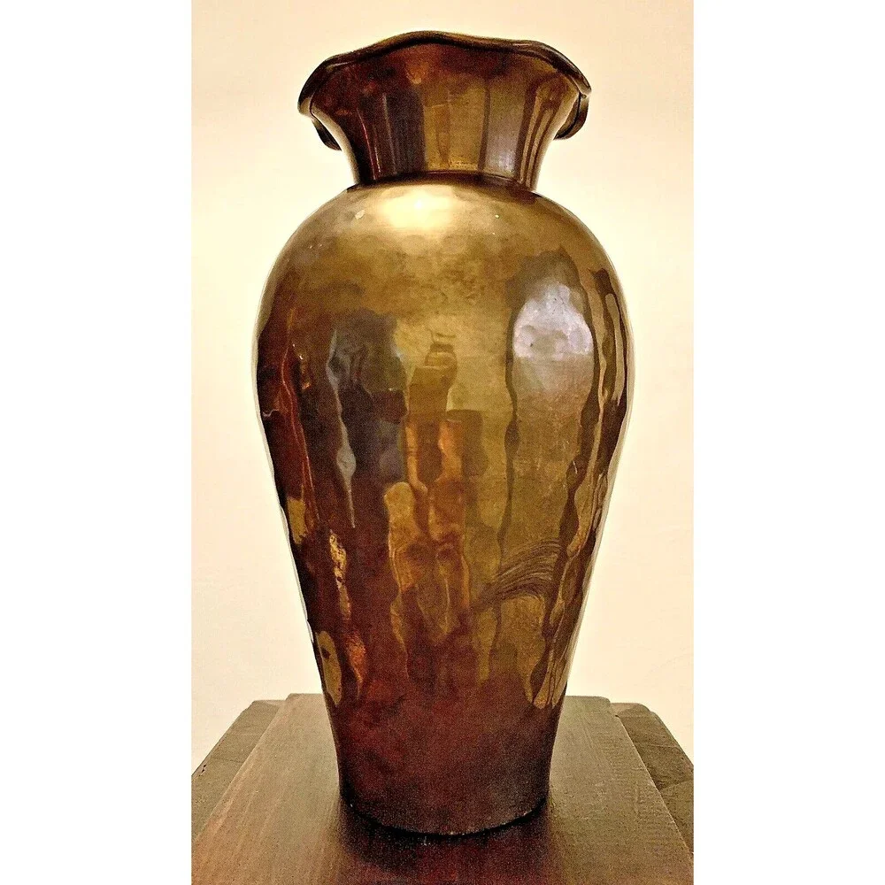 VINTAGE SOLID BRASS HAMMERED VASE 8.5